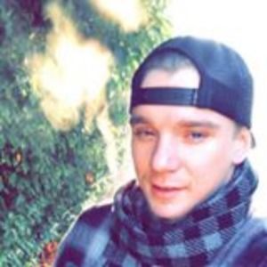 Meet your Posher, Dustin